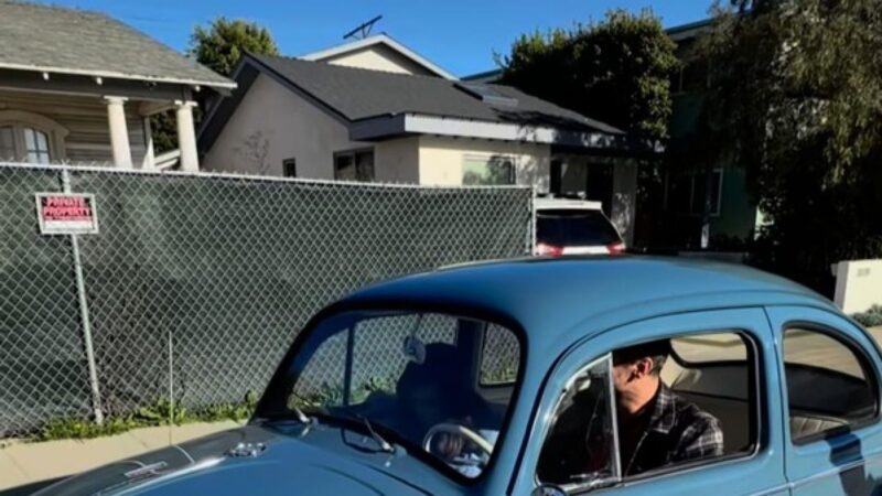 Ator brasileiro premiado leva vida discreta e tem casa nos Estados Unidos, com um fusca na garagem