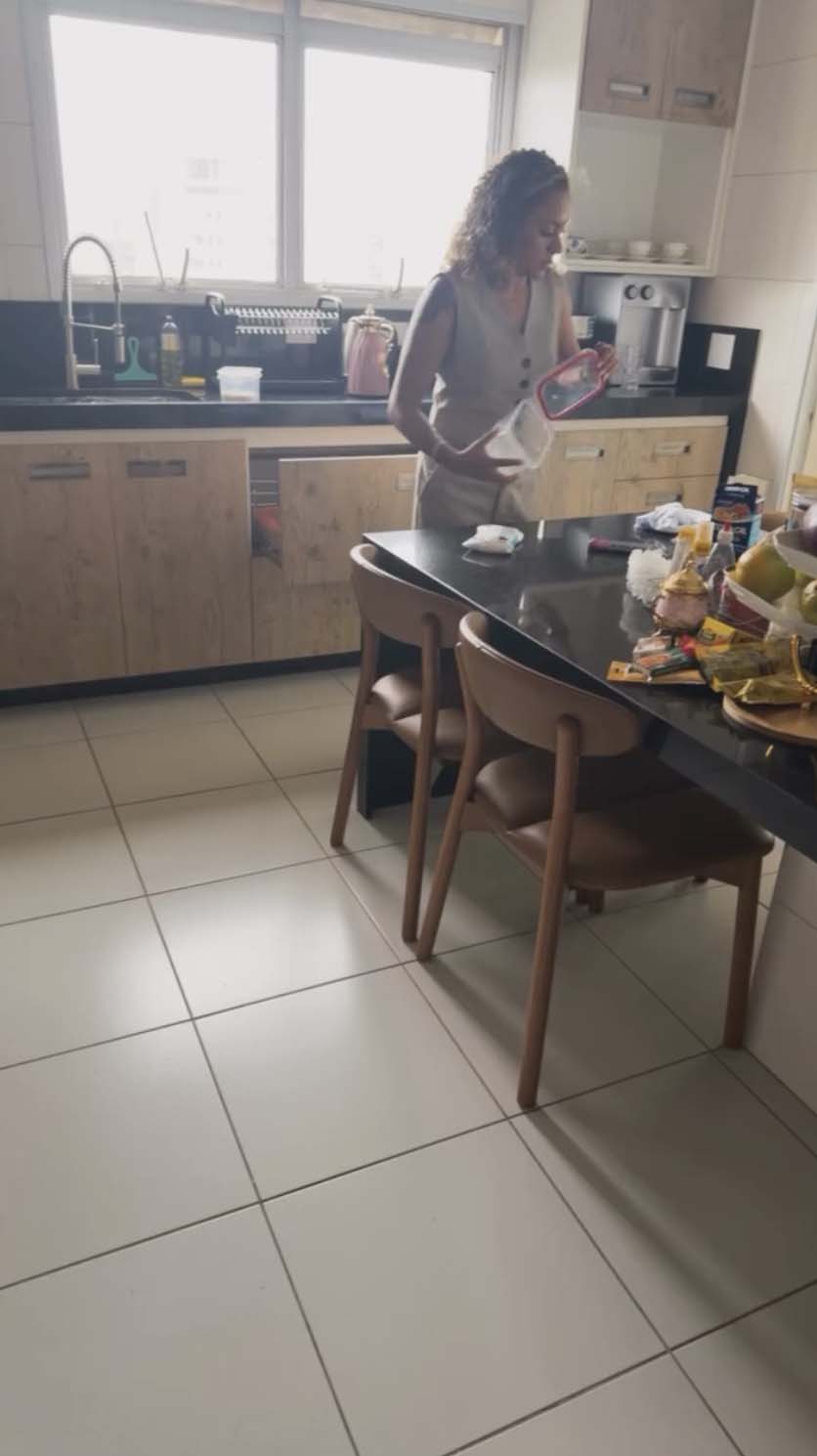 Cozinha do apartamento de Virginia em São Paulo - Foto: Reprodução / Instagram