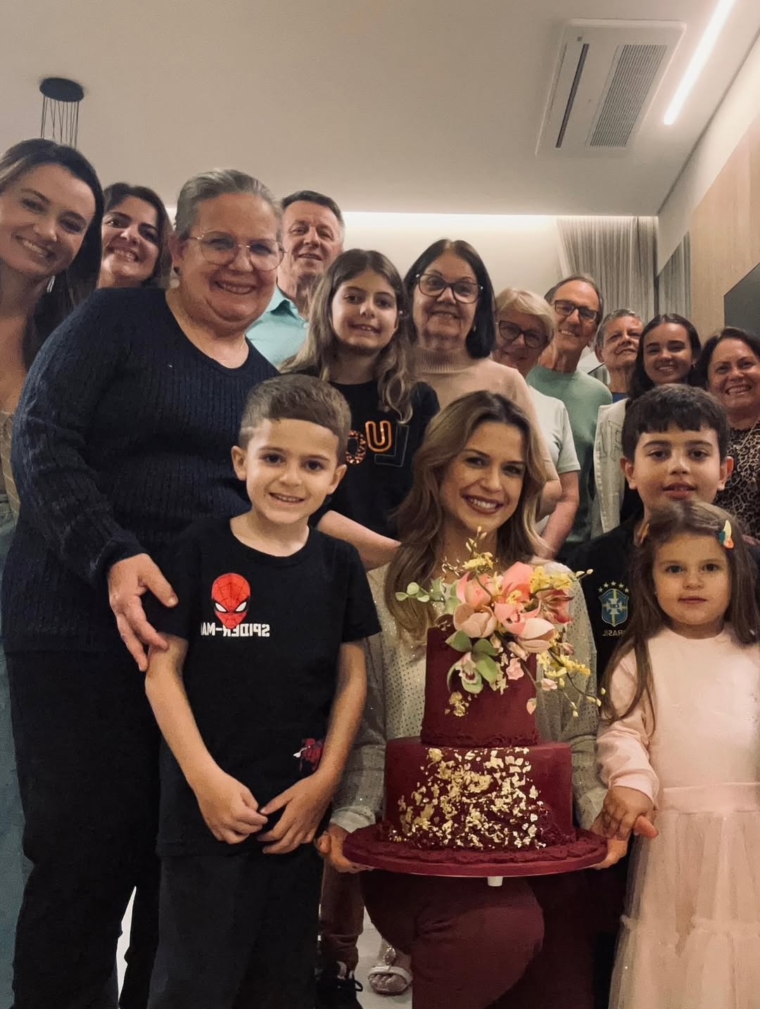 Beca Milano comemora aniversário em família