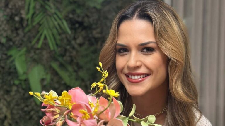 Em fotos raras com a família, Beca Milano mostra qual bolo fez para seu aniversário