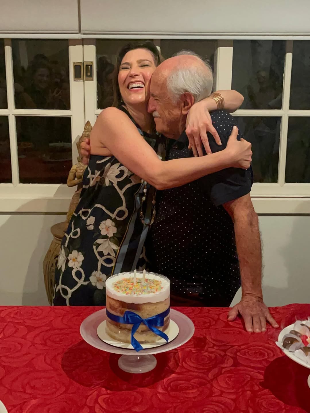 Beth Goulart e Ary Fontoura celebraram aniversários com festinha dupla - Foto: Reprodução / Instagram @bethgoulartoficial