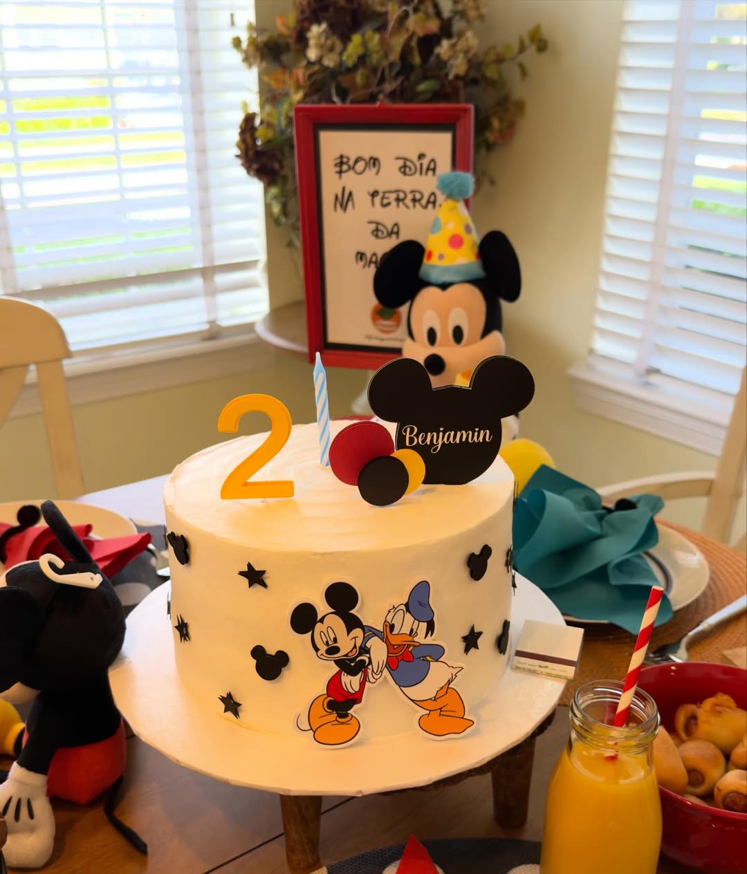 Bolo de aniversário do filho de Rebeca Abravanel e Alexandre Pato - Foto: Reprodução / Instagram