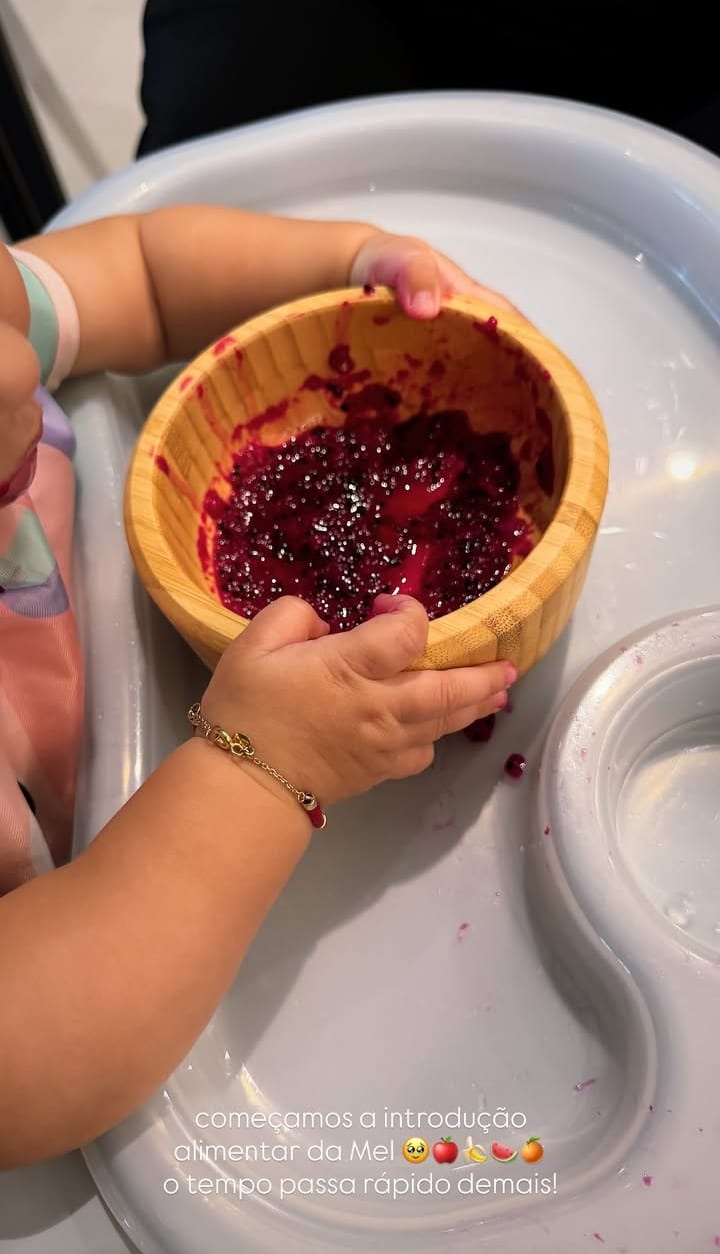Bruna Biancardi mostra introdução alimentar da filha, Mel