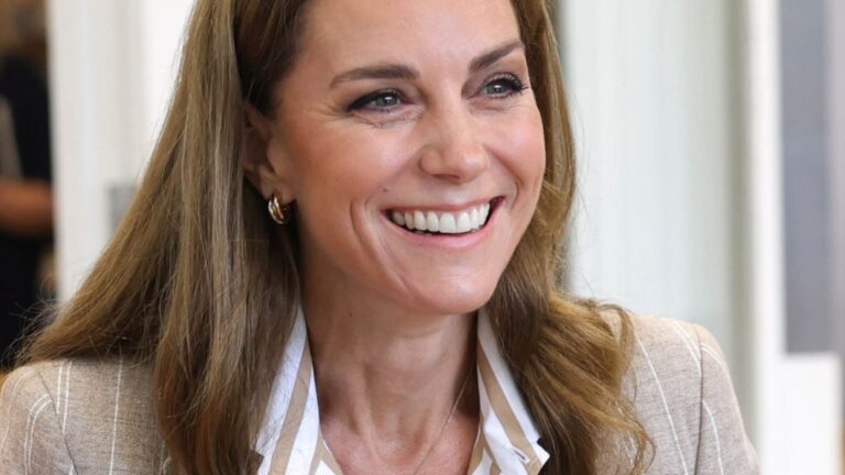 Rei Charles presta homenagem a Kate Middleton no aniversário de 44 anos