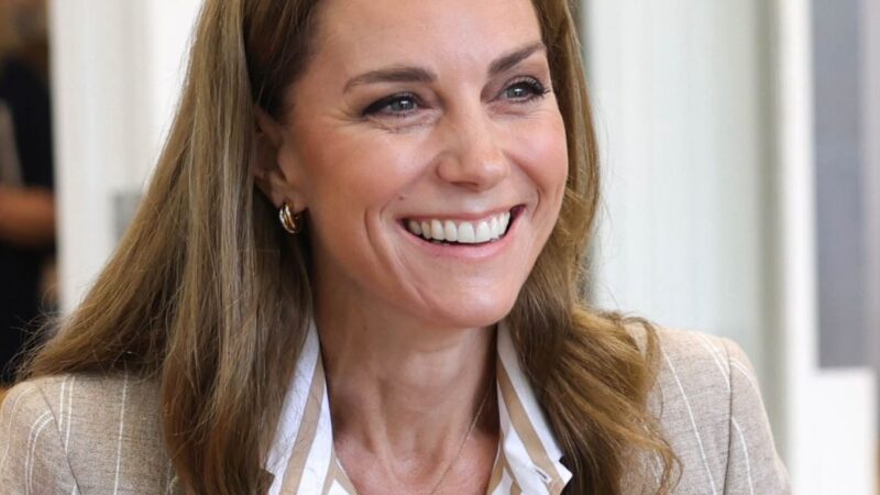 Rei Charles presta homenagem a Kate Middleton no aniversário de 44 anos