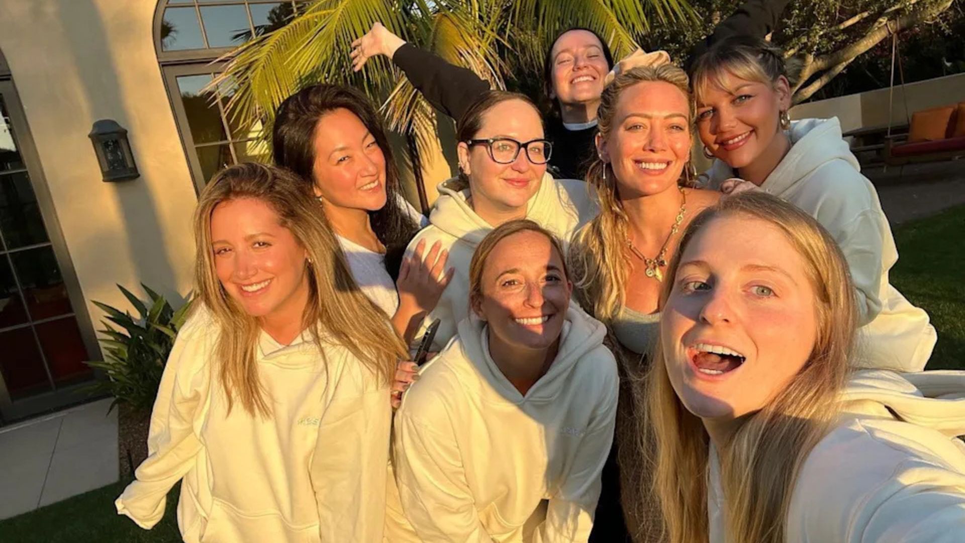 O suposto grupo de mães de Ashley Tisdale - Foto: Reprodução / Instagram