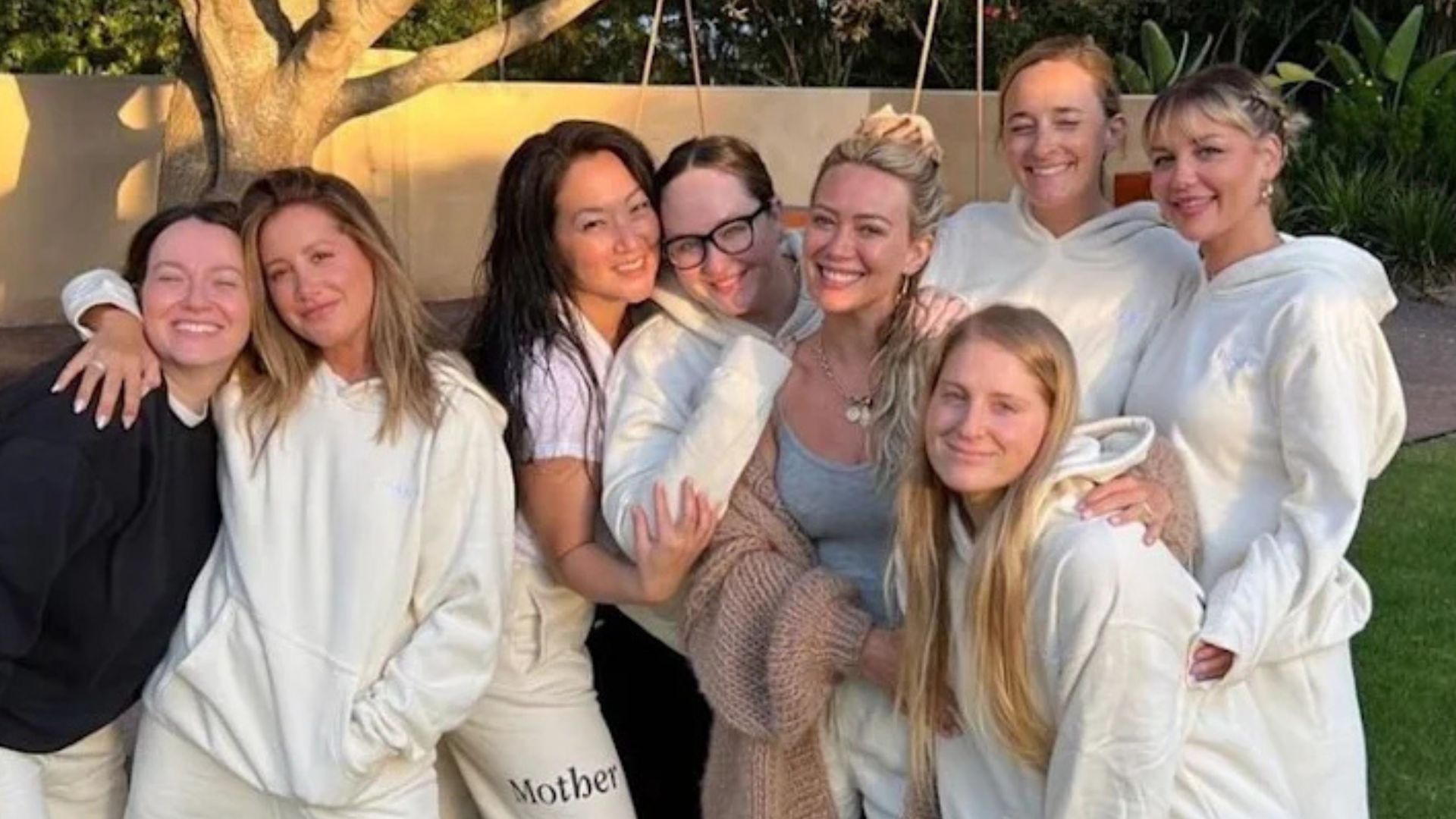 O suposto grupo de mães de Ashley Tisdale - Foto: Reprodução / Instagram