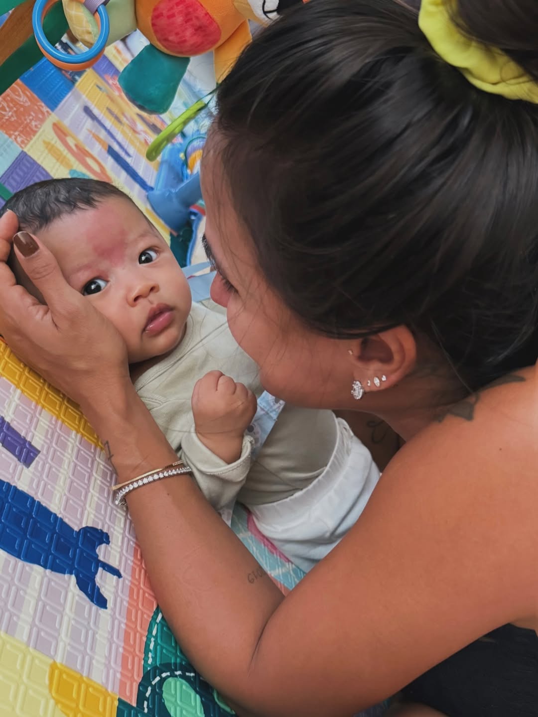 Carol Peixinho com o filho, Bento - Foto: Reprodução / Instagram @carolpeixinho