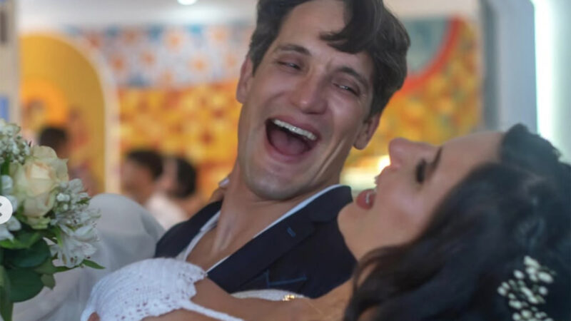 Ator da novela ‘Êta Mundo Melhor’ se casa em cerimônia religiosa
