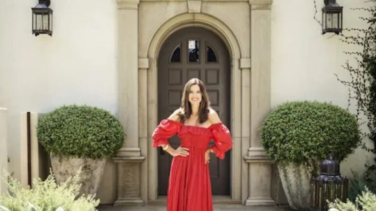 Aos 45 anos, ícone da moda brasileira é dona de mansão de luxo avaliada em US$ 10 milhões