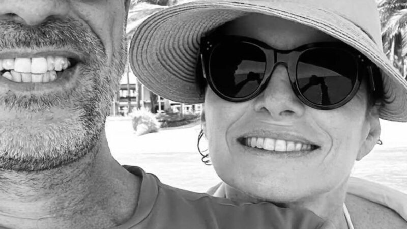 Debora Bloch posta foto rara com o marido