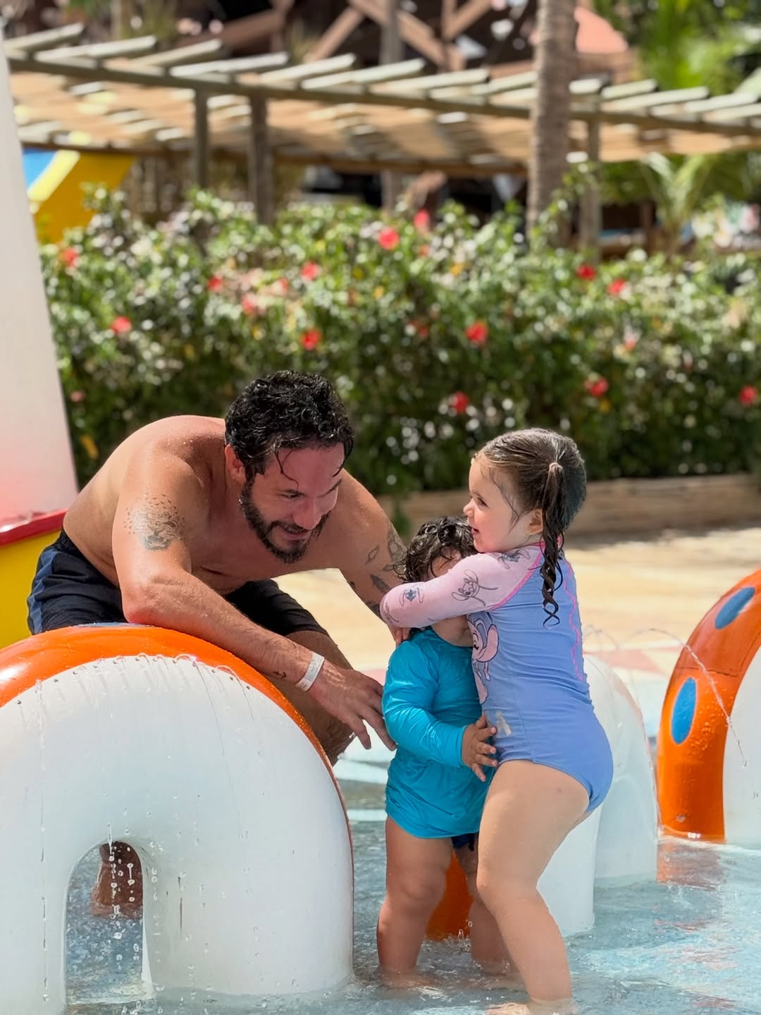 Eliezer com os filhos, Lua e Ravi - Foto: Reprodução / Instagram @viihtube 