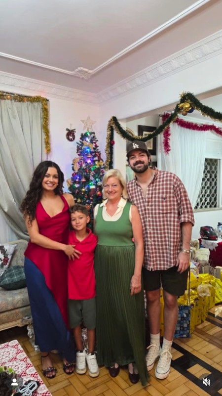 Sophie Charlotte com o filho, a mãe e o irmão - Foto: Reprodução / Instagram @sophiecharlotte1