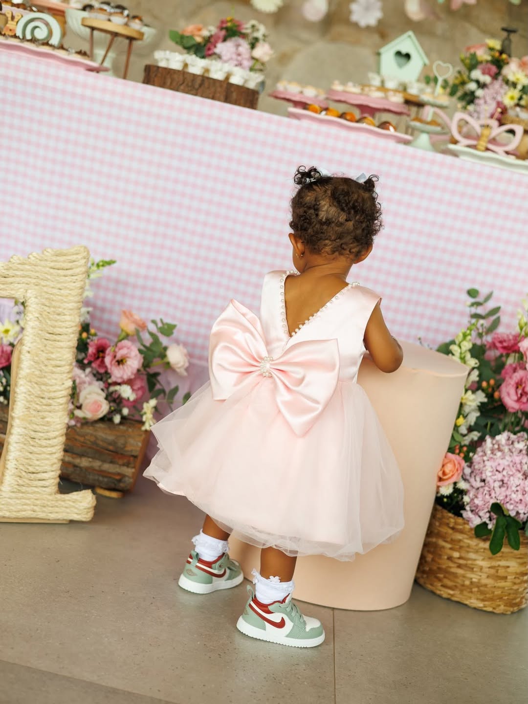 Aniversário de 1 ano de Aurora, filha de Fernanda Garay - Foto: Reprodução / Instagram @fegaray @srdias_