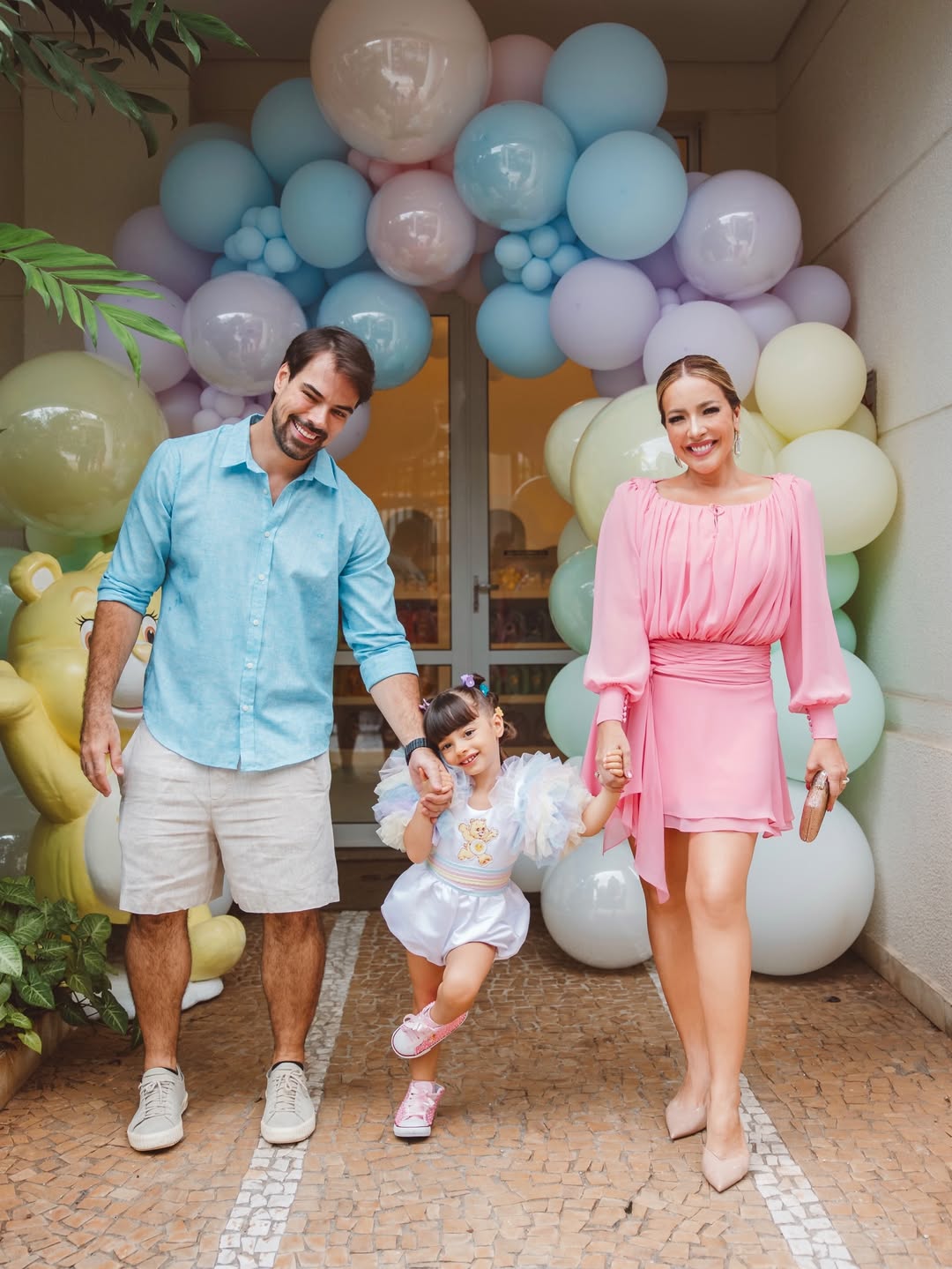 Filha de Renata Dominguez ganha festão de aniversário de 3 anos - Foto: Reprodução / Instagram @re_dominguez @marimachadofoto