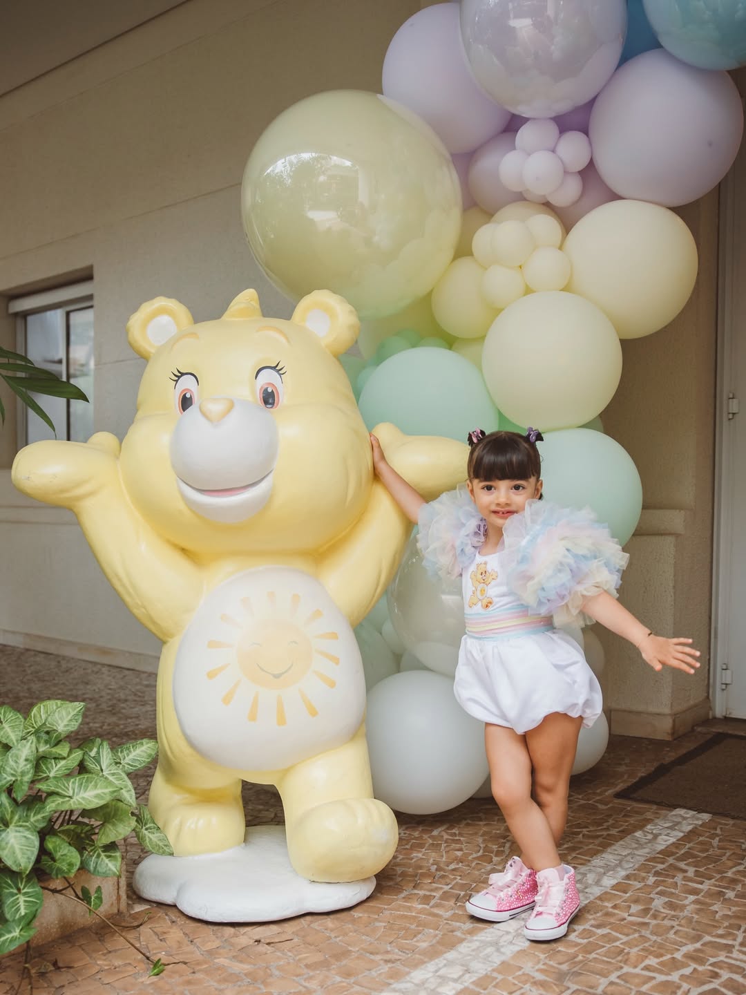 Filha de Renata Dominguez ganha festão de aniversário de 3 anos - Foto: Reprodução / Instagram @re_dominguez @marimachadofoto