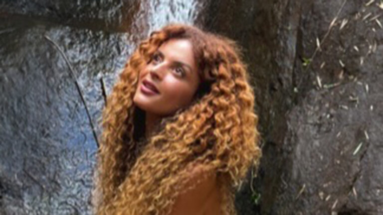 Gabriela Loran, de Três Graças, dispensa as roupas em novas fotos
