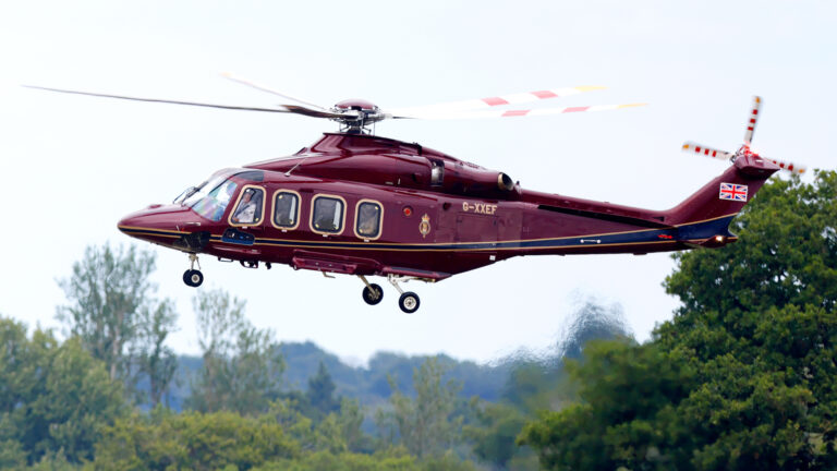Helicópteros da família real são alvos de polêmica. Entenda a acusação