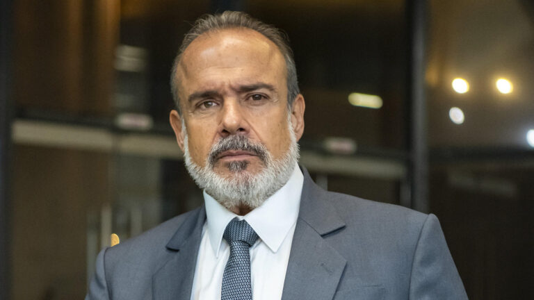 Três Graças: Segredo do delegado Jairo é descoberto por Ferette