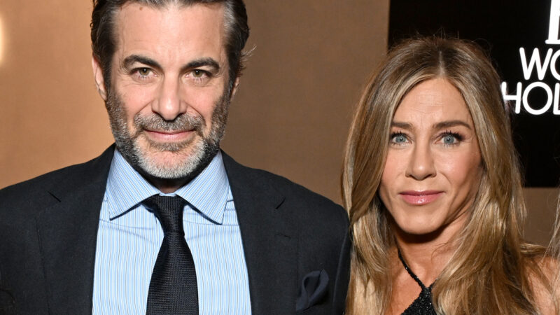 Saiba como Jennifer Aniston conheceu seu novo namorado, Jim Curtis