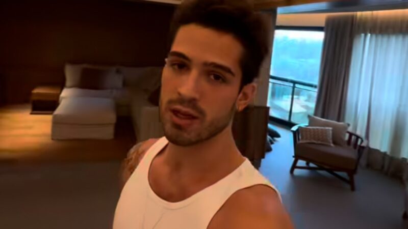 João Guilherme faz tour pelo novo apartamento e mostra decoração