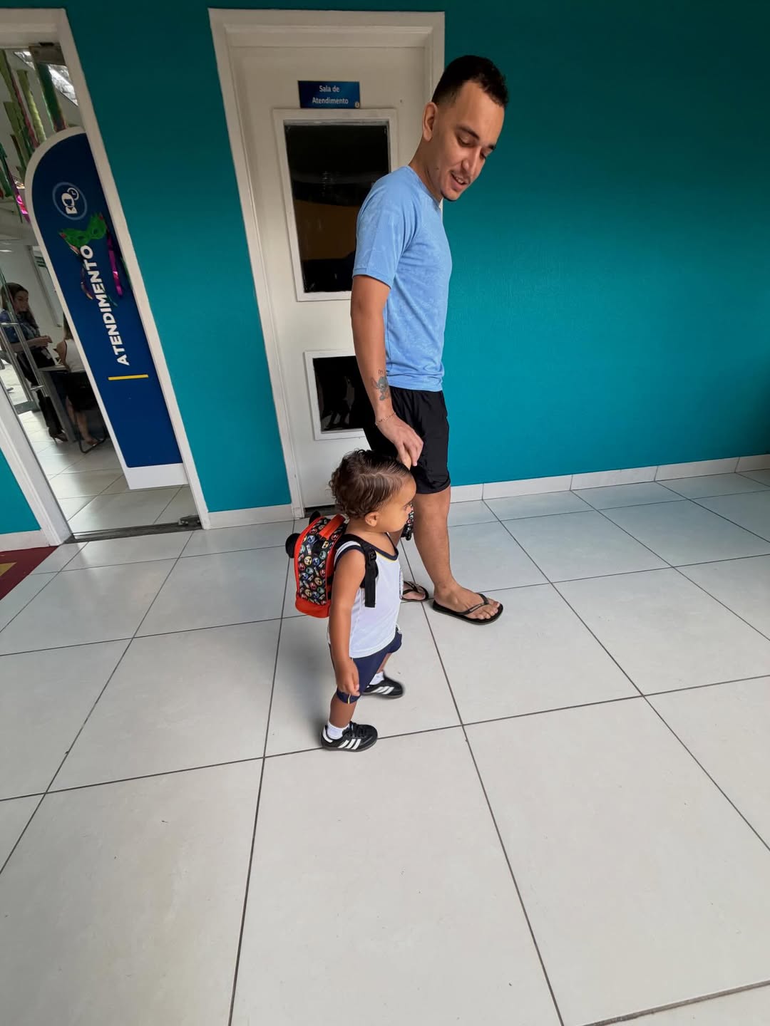 Jorge, filho mais velho de João Gomes e Ary Mirelle, em seu primeiro dia de aula - Foto: Reprodução / Instagram @arymirelle
