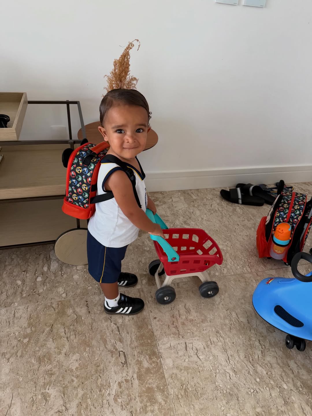 Jorge, filho mais velho de João Gomes e Ary Mirelle, em seu primeiro dia de aula - Foto: Reprodução / Instagram @arymirelle