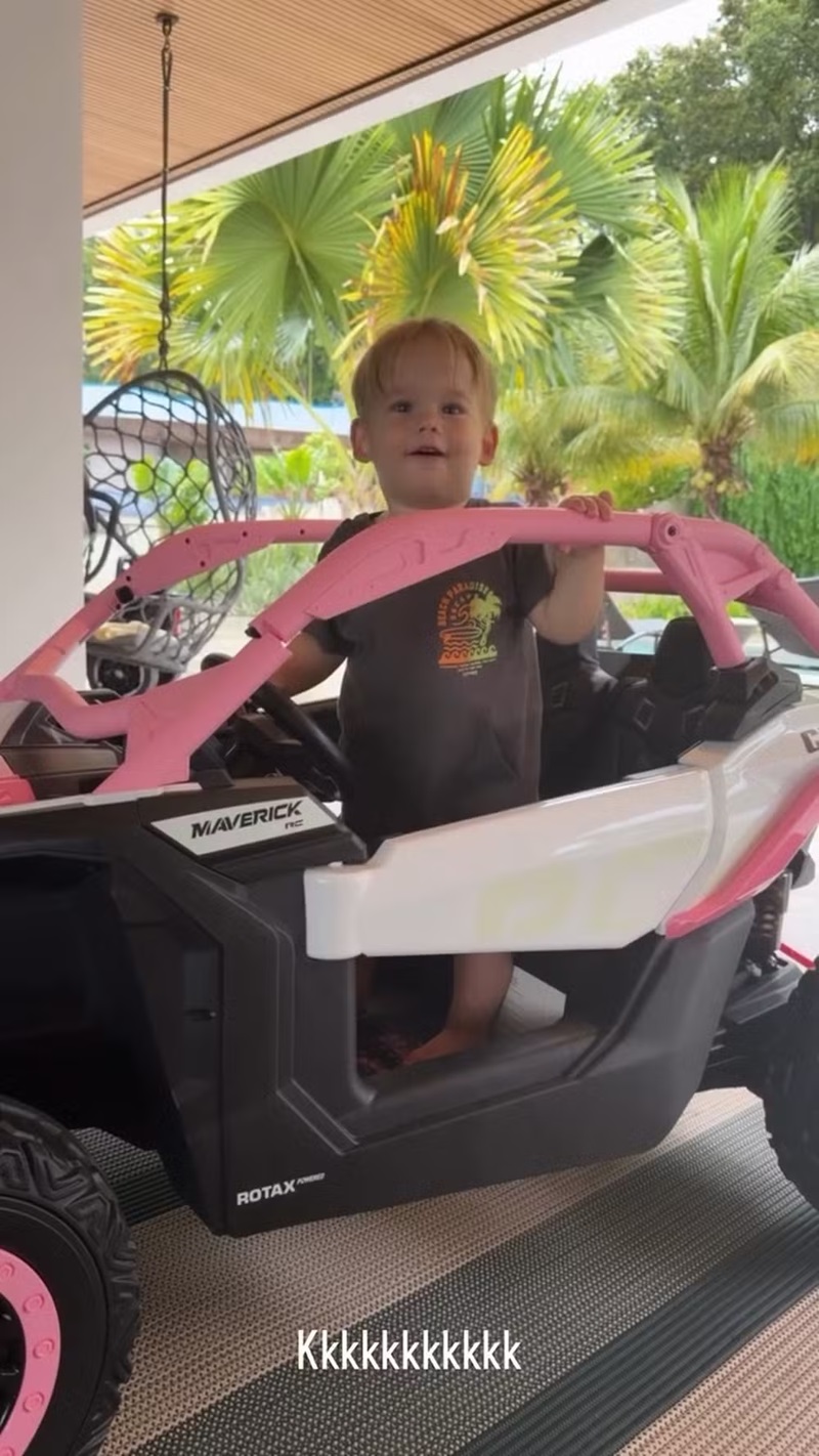 José Leonardo, filho de Virginia Fonseca e Zé Felipe, se diverte em carro elétrico - Foto: Instagram 