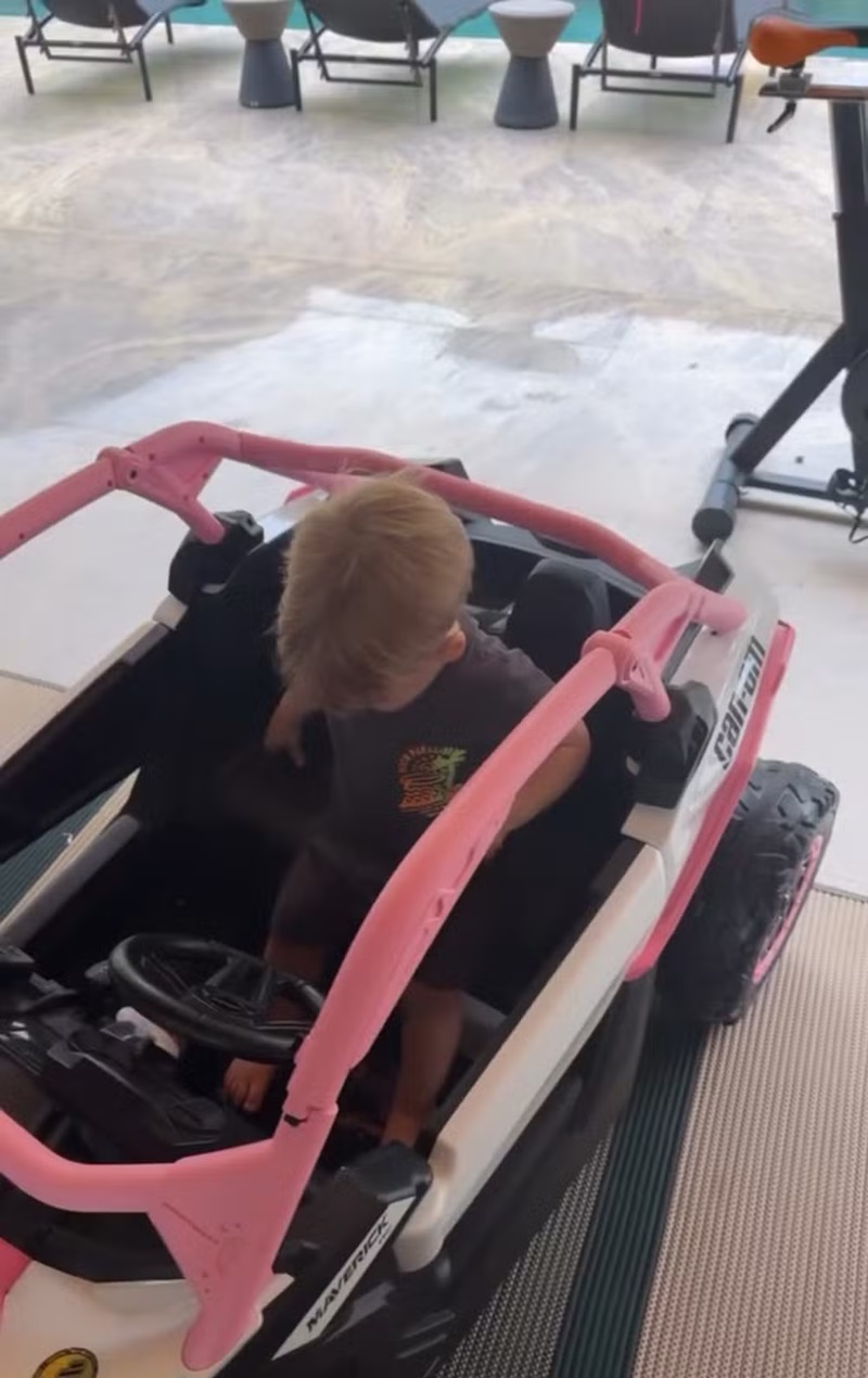 José Leonardo, filho de Virginia Fonseca e Zé Felipe, se diverte em carro elétrico - Foto: Instagram 