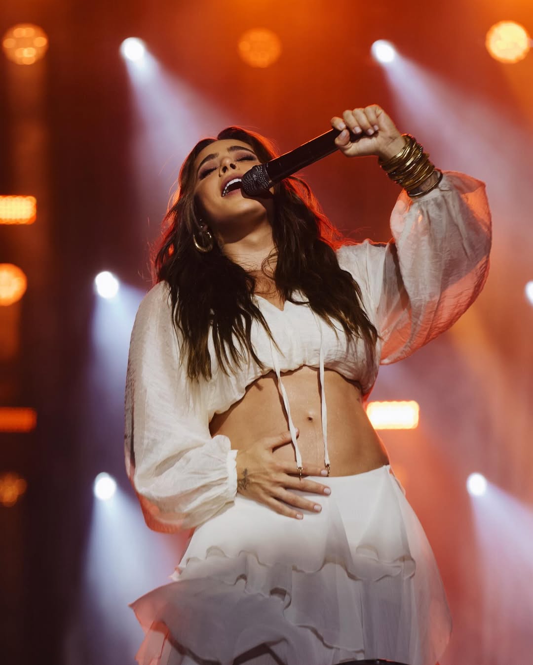 Lauana Prado exibe a barriguinha de grávida em show - Foto: Reprodução / Instagram @lauanaprado