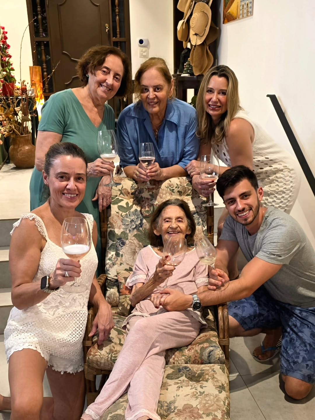Laura Cardoso celebra o Ano Novo em família - Foto: Reprodução / Instagram @atrizlauracardoso