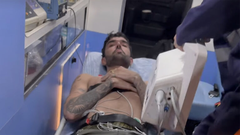 Luan Pereira deixa show em ambulância após passar mal
