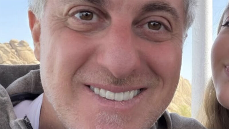 Filhos de Luciano Huck roubam a cena em fotos das férias em família