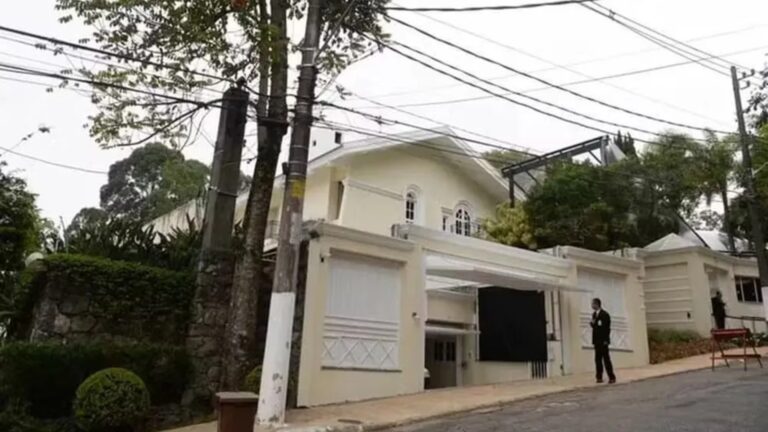 Falecido aos 93 anos, apresentador deixou fortuna de R$ 6,4 bilhões e viveu em mansão de bairro nobre de São Paulo