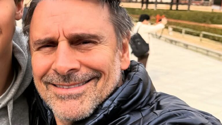 Murilo Rosa chama atenção ao postar fotos com os dois filhos: ‘Família linda’