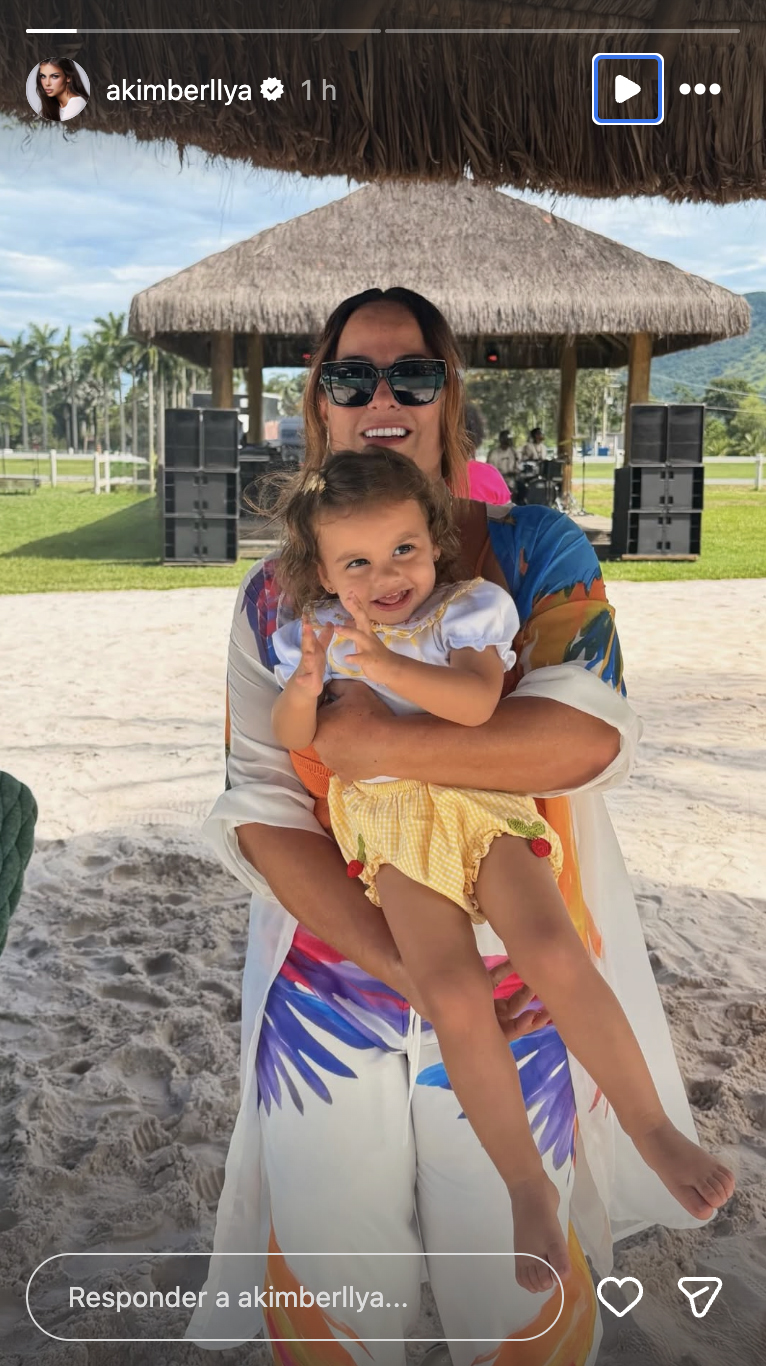 Nadine Gonçalves surge com a neta Helena - Foto: Reprodução / Instagram