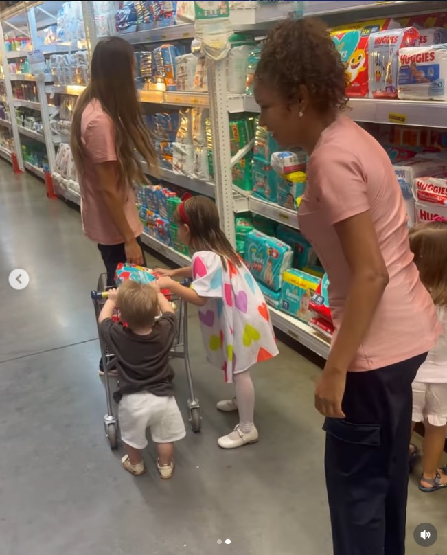 Poliana Rocha mostra passeio com os netos em mercado - Foto: Reprodução / Instagram @poliana
