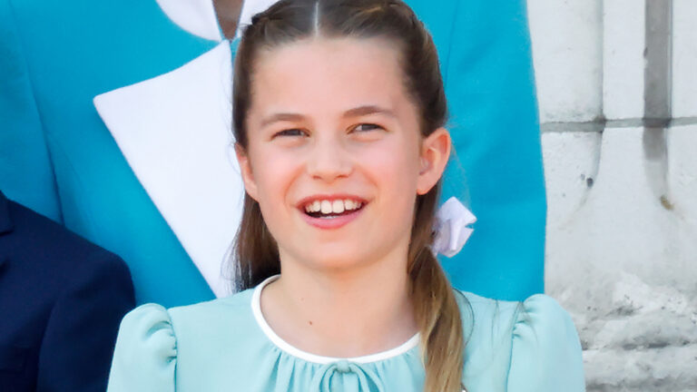 Saiba quando Charlotte, filha de Kate Middleton, poderá usar sua primeira tiara de princesa
