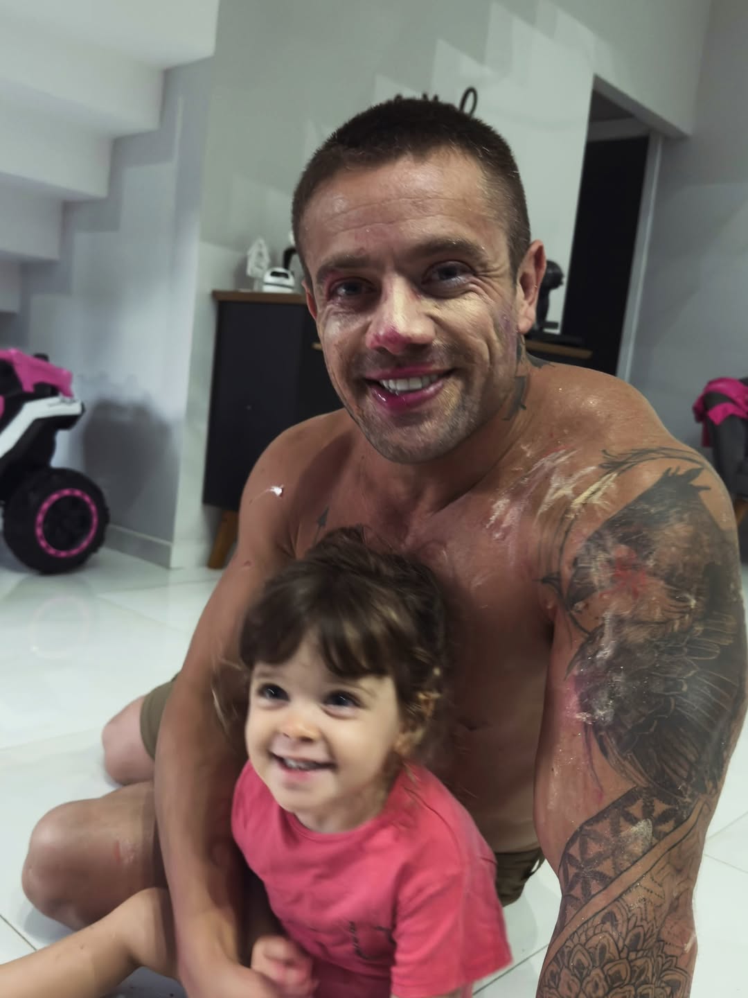 Rafael Cardoso com a filha caçula, Helena - Foto: Reprodução / Instagram @rafaelcardoso9