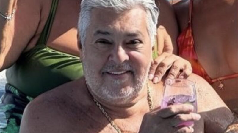 Sidney Magal exibe foto inédita com a esposa e a filha caçula