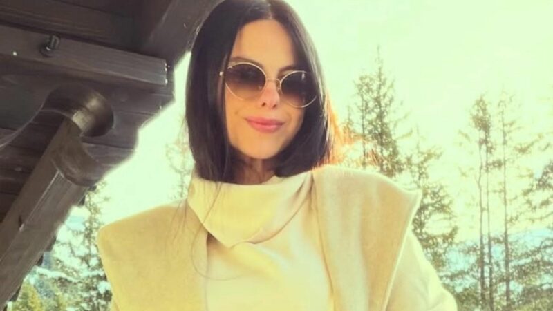 Sthefany Brito viaja grávida com o marido