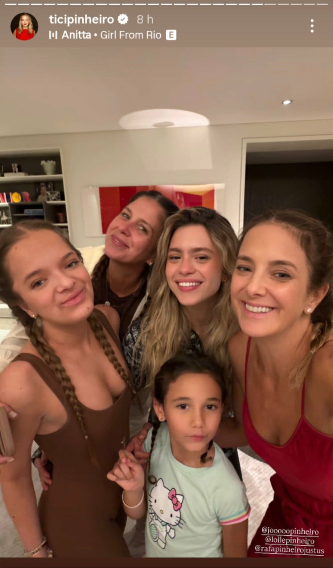 Ticiane Pinheiro com a irmã, Jô Pinheiro, a sobrinha, Lolle Pinheiro, e as filhas, Rafaella Justus e Manuella Pinheiro Tralli