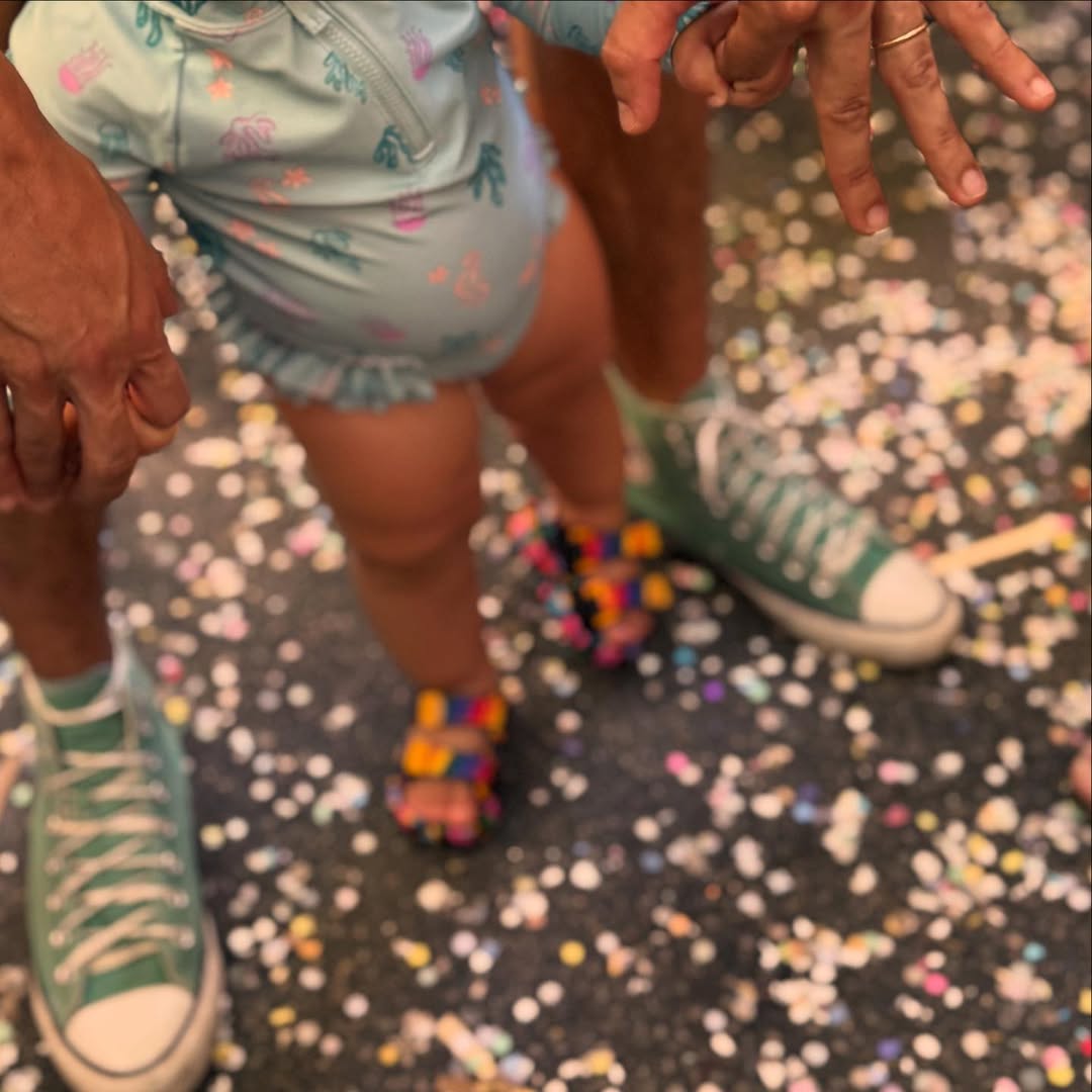 Andréia Horta com a filha, Yolanda — Foto: Reprodução/ Instagram @aandreiahorta