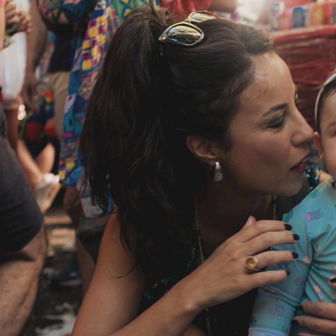 Andréia Horta com a filha, Yolanda — Foto: Reprodução/ Instagram @aandreiahorta