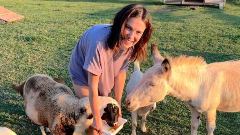 Aos 22 anos, estrela da TV e cinema comemora aniversário com vida na fazenda e santuário de 62 animais