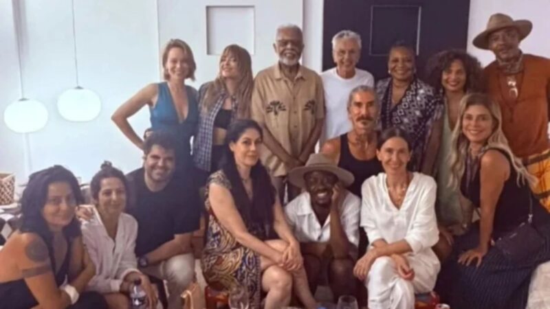 Aos 83 anos, ícone da música vive em mansão que virou ponto de encontro de artistas no Nordeste