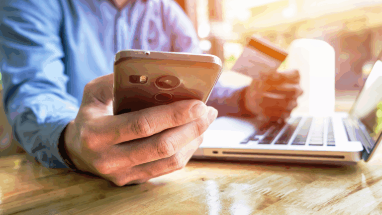 Dona do maior banco digital do Brasil, avaliado em R$ 400 bilhões, empresária vive nos EUA desde o ano passado