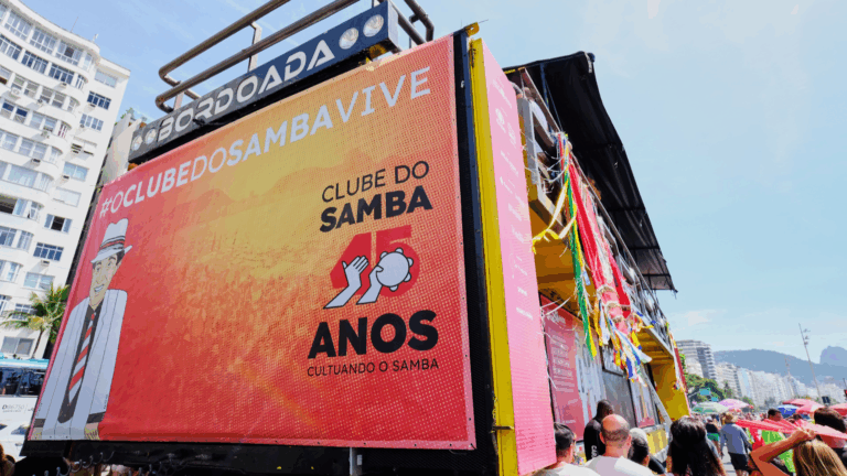 Com fortuna avaliada em mais de R$ 30 milhões, cantor vai comandar bloco de samba no Rio