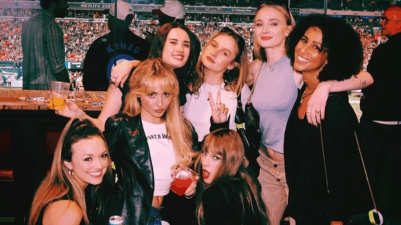 Cantora curtindo jogo com as amigas - Foto: Reprodução / Instagram