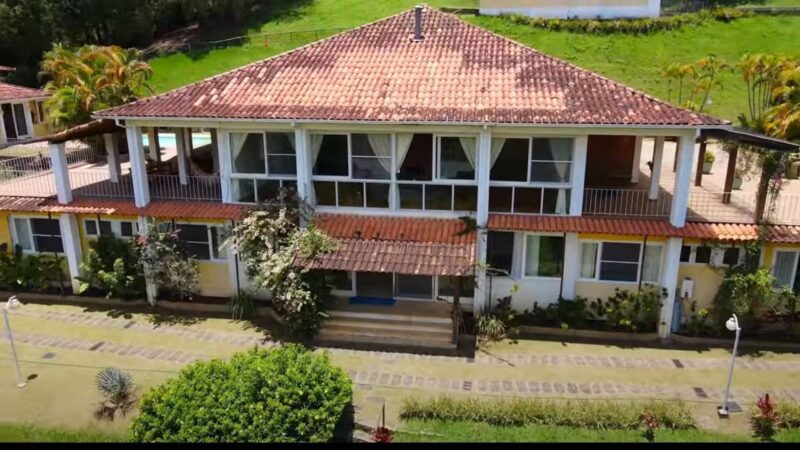 Mansão de apresentador estimada em R$ 3 milhões é impedida de ser vendida pela família